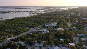 CASA EN VENTA EN LA PLAYA MERIDA CHELEM YUCATAN DUPLEX