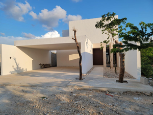 ¡Vive el Lujo en Temozón Norte! Hermosa Casa en Venta