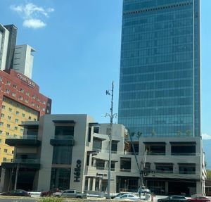 Local comercial con vista a Avenida San Jerónimo Monterrey