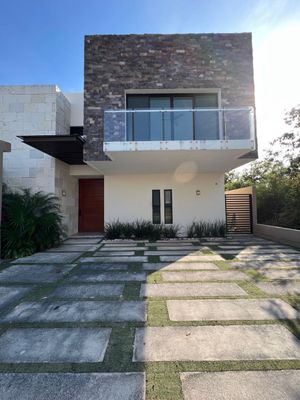 Casa en Lagos del Sol, Cancún, Q. Roo (f23)