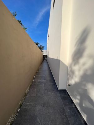 Casa en Lagos del Sol, Cancún, Q. Roo (f23)