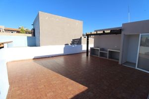 Casa con Terraza, Amplios Espacios y Confort - Las Brisas