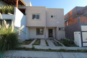 Casa con Terraza, Amplios Espacios y Confort - Las Brisas