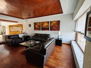 Vendo residencia con jardín, en fraccionamiento privado con casas club.