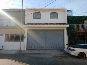 Casas con terraza en Calle Sin Nombre 37749, Ferrocarril, 44440  Guadalajara, Jal., México