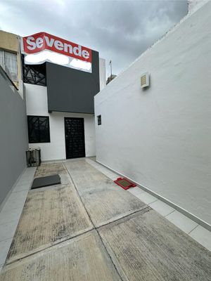 CASA EN VENTA CON LOCAL CON  EXCELENTE UBICACIÓN