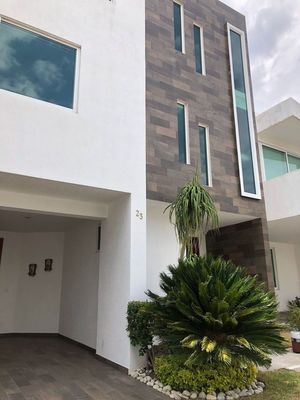 CASA EN VENTA LOMAS DE ANGELOPOLIS