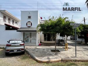 VENTA de Oficinas y 2 Locales Comerciales frente a Campoverde Zona Norte Colima