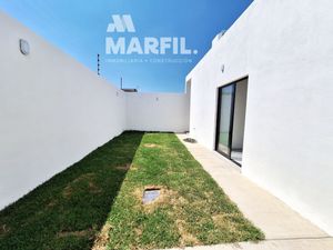 Venta de Casa de 1 Planta y 3 Recámaras con Amplio Jardín al Norte de Colima