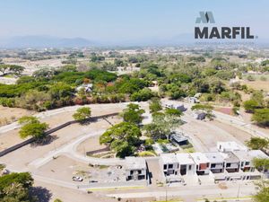 Terrenos en Venta en Coto Privado con Alberca y Terraza Zona Norte de Colima