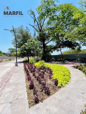 Terrenos en Venta en Coto Privado con Alberca y Terraza Zona Norte de Colima