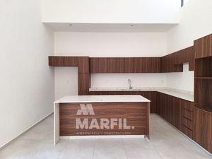 Venta de Casa de 1 Planta y 3 Recámaras con Amplio Jardín al Norte de Colima