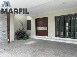 Casa en venta con recámara en planta baja en Villa de Álvarez, Colima