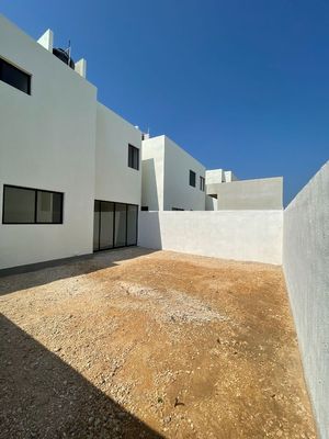 CASA EN VENTA AL PONIENTE DE MERIDA