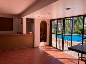 Residencia en venta, Privada en Col. Palmira, vigilancia