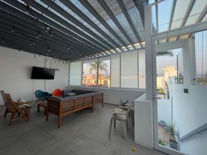 Casa en Venta, Privada en Zona Dorada, Filtro con Reja Eléctrica