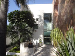 RESIDENCIA EN VENTA, EXCLUSIVO FRACC. EN ZONA DORADA