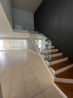 Casa en Renta en Condesa Juriquilla - ¡Excelente Diseño!