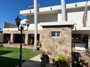 Casa Residencial en Fracc. Jardines del Sol, Los Mochis, Sinaloa.