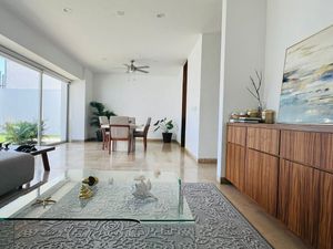 Casa en Venta en Fraccionamiento Albatros en Marina Vallarta cerca de playa.