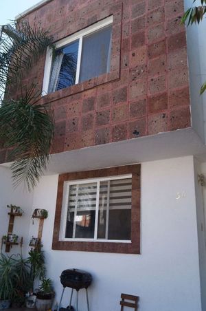 Venta de Casas en Los Candiles, 3 Recamaras, 2.5 Baños, Alberca, 206 m2