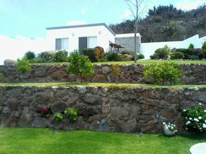 Residencia de Autor de UNA PLANTA en Vista Real, Gran Jardín y Terreno de 936 m2