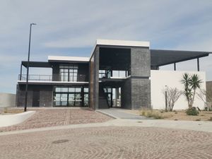 Se Vende Residencia en Zibata, Vista al Campo de Golf, con Diseño de Autor