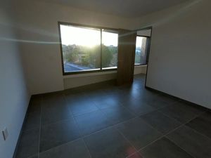 Se Vende Preciosa Casa en Colinas de Juriquilla, DOBLE ALTURA, Gran Jardín, Lujo