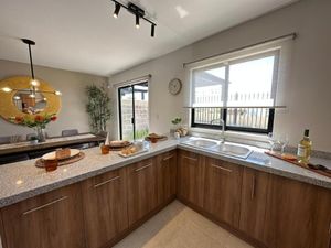 Casa en Venta en Zona Sonterra, Ciudad Meseta, 3 Recamara, Alberca, 2.5 Baños