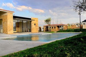 En Venta Casas en El Marqués, 3 Recamaras, Completamente Equipada, Alberca..