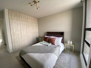 Se Vende Casa Entre El Refugio y Zibata, Estudio o 4ta Recamara en PB, 3.5 Baños