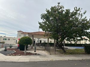 Casa en Venta en Santa Fe Juriquilla, 3 Recamaras, 2.5 Baños, 3 Autos, Seguridad
