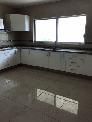 Se Vende Casa en La Condesa Juriquilla, Cuarto de Servicio, 3 Recamaras, Estudio