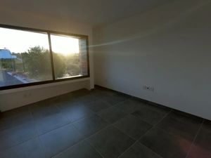 Se Vende Casa en Colinas de Juriquilla, DOBLE ALTURA, Gran Jardín, Lujo