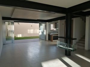 Residencia en Colinas de Juriquilla, Jardín, 3 Recamaras, 4.5 Baños, Roof Garden