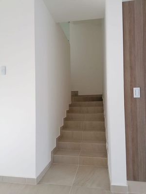 Hermosa Casa en El Condado, 4 Recamaras, una en PB, 4 Baños, Roof Garden !!