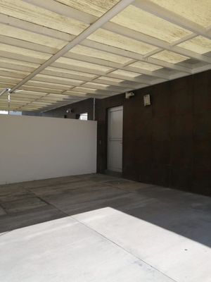 Preciosa Residencia en Juriquilla La Solana, Jardín, Cto Serv, 3 Recs, Estudio..