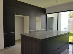 Residencia en Lomas de Juriquilla, 4 Habitaciones con  Baño Completo y Vestidor