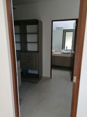 Hermosa Casa en El Condado, 4 Recamaras, una en PB, 4 Baños, Roof Garden !!