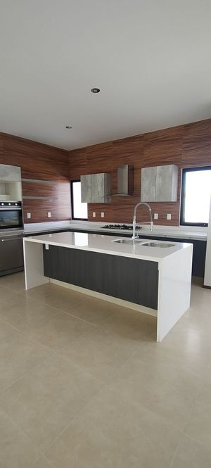 Residencia Luxury en Lomas de Juriquilla, 4 Recamaras con Baño Completo,..