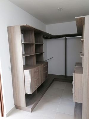 Hermosa Casa en El Condado, 4 Recamaras, una en PB, 4 Baños, Roof Garden !!