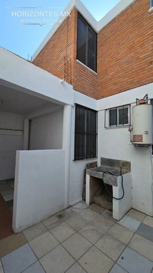 VENTA DE AMPLIA CASA EN FRACCIONAMIENTO