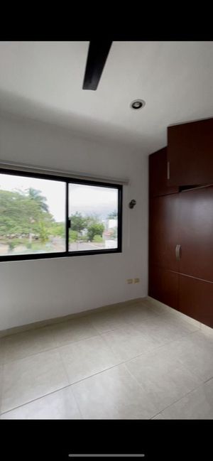 *RENTA CASA EN RESIDENCIAL COCOYOLES, EN MERIDA