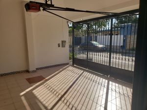 *Amplia Casa en esquina en Emiliano Zapata Norte ideal para oficina o negocio