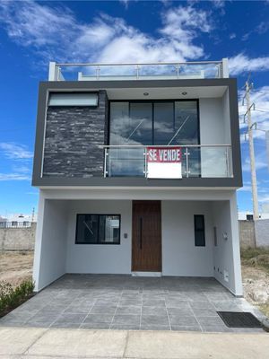 Casa en venta dentro de coto en Zona Altavista, Zapopan