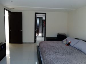 CASA EN VENTA, PLAZA VIENA, ZONA ESMERALDA