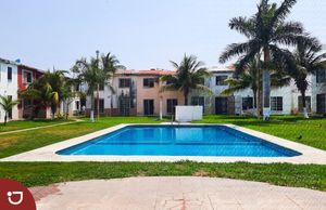 Casa a la venta en Veracruz, Geo Villas Los Pinos con alberca y amenidades