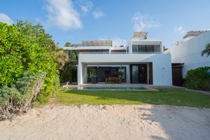 CASA EN VENTA FRENTE AL MAR DE CHELEM, CON PANELES SOLARES.