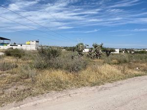 Terreno Comercial a un lado de Ciudad Maderas del Marqués