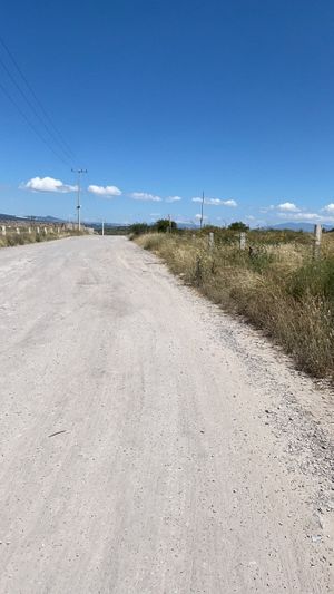 Terreno Comercial a un lado de Ciudad Maderas del Marqués